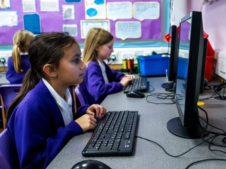 children at computer