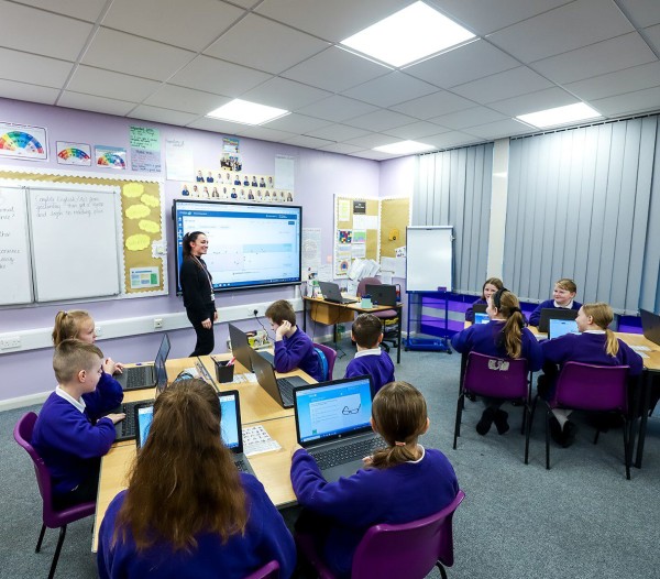 Teacher, teaching a lesson